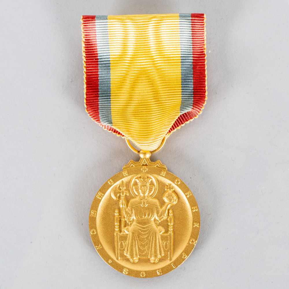 F RTJ NSTMEDALJ 18k Guld Vikt Inkl Band Och Metallrin Auktion f-rtj-nstmedalj-18k-guld-vikt-inkl-band-och-metallrin-auktion