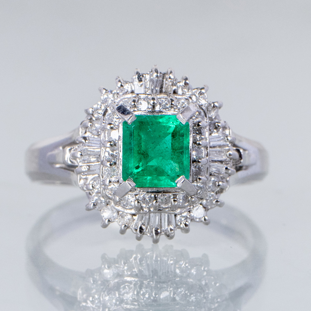 RING Platina Carmos modell Smaragd Ca 0 70 Ct Krans Auktion axel-lindman-strandparti-med-monte-solaro-bukowskis