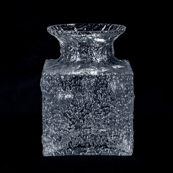 TIMO SARPANEVA, vas, glas, "Crocus", Iittala, Finland. 1900-talets andra hälft _23957a_lg.jpeg