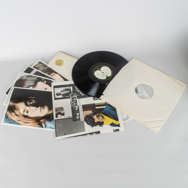 LP, The Beatles, vita albumet, Apple Records, England_30372a_lg.jpeg